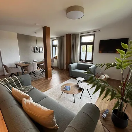 Uranus 1a Apartment *