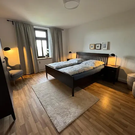 Uranus 1a Apartment *